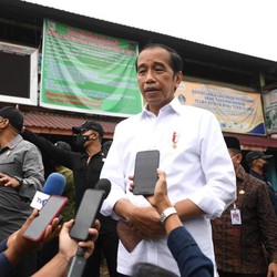 Sebar BLT Migor, Jokowi: Sebelum Lebaran Harus Selesai!