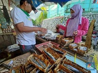 Pilu Lebaran 2022: Pedagang Sapi Teriak, Tukang Ikan Menangis