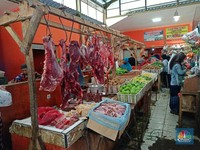 Kasihan! Pedagang Kena Semprot Gegara Harga Daging 'Terbang'