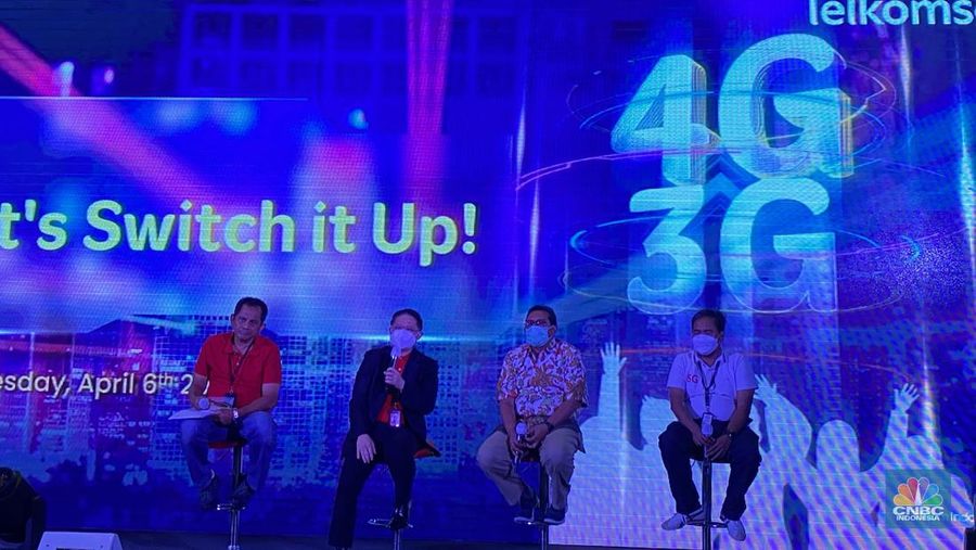 Direktur Planning and Transformation Telkomsel Wong Soon Nam, Direktur Jenderal Sumber Daya dan Perangkat Pos dan Informatika Ismail, Direktur Network Telkomsel  Nugroho