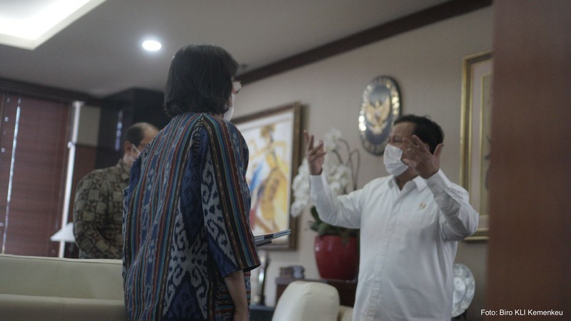Menteri Pertahanan Letnan Jenderal TNI (Purn.) Prabowo Subianto melakukan pertemuan dengan Menteri Keuangan Sri Mulyani Indrawati di kantor pusat Kementerian Keuangan, Jakarta, Kamis (7/4/2022) pagi. (Dok: Kementerian Pertahanan RI) Menteri Pertahanan Letnan Jenderal TNI (Purn.) Prabowo Subianto melakukan pertemuan dengan Menteri Keuangan Sri Mulyani Indrawati di kantor pusat Kementerian Keuangan, Jakarta, Kamis (7/4/2022) pagi. (Dok: Kementerian Pertahanan RI)