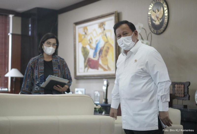 Menteri Pertahanan Letnan Jenderal TNI (Purn.) Prabowo Subianto melakukan pertemuan dengan Menteri Keuangan Sri Mulyani Indrawati di kantor pusat Kementerian Keuangan, Jakarta, Kamis (7/4/2022) pagi. (Dok: Kementerian Pertahanan RI)