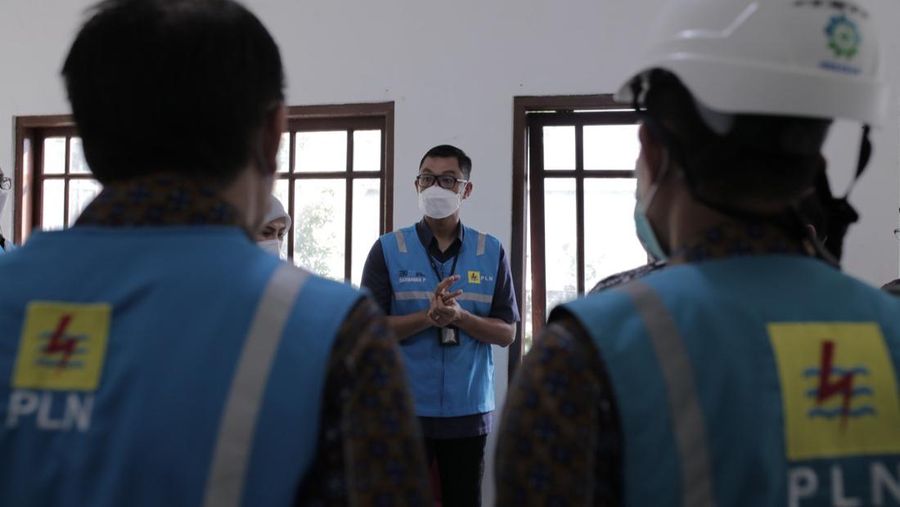 Direktur Utama PLN Melakukan Pengecekan ke dua gudang untuk memastikan optimalisasi sistem digital rantai pasok.