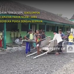 Dor! Ramainya Bermain Meriam Bambu Saat Ngabuburit