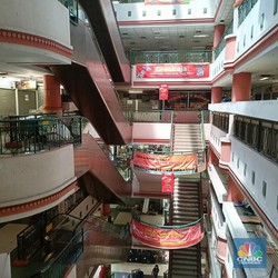 Penjualan Makin Sepi, Orang RI Tak Sanggup Lagi Beli Barang?