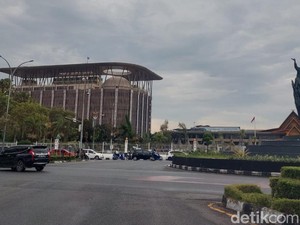 Plt Gubri Terbitkan Edaran Salat Berjemaah-Hentikan Aktivitas Saat Azan