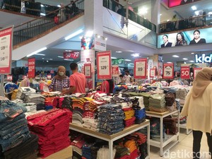 Biang Kerok Kantong Kelas Menengah Jebol hingga Turun Kasta