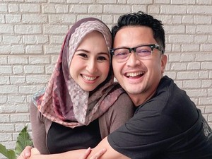 Respons Deswita soal Netizen Heboh Lihat Ferry Maryadi Elus Rambut Eks Istri