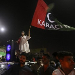 Eks PM Pakistan Imran Khan Ditembak di Tengah Pawai, 1 Tewas