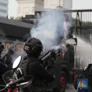 Begini Ricuhnya Demo Massa Mahasiswa di DPR