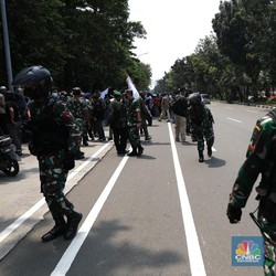 Pengamanan Nataru: 166 Ribu Personil TNI-Polri 'Turun Gunung'