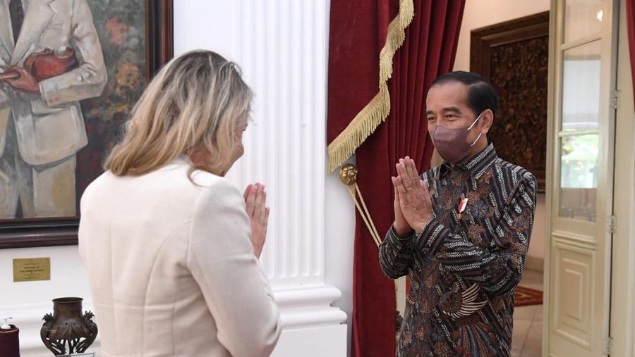 Presiden Joko Widodo menerima kunjungan kehormatan Menteri Luar Negeri (Menlu) Kanada, Melanie Joly, bersama delegasi terbatas di Istana Merdeka, Jakarta, pada Senin, 11 April 2022. (Foto: Lukas - Biro Pers Sekretariat Presiden)