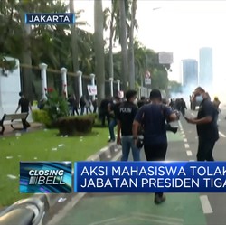 Video: Polisi Lontarkan Gas Air Mata Tertibkan Pendemo di DPR