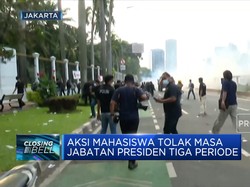 Video: Polisi Lontarkan Gas Air Mata Tertibkan Pendemo di DPR
