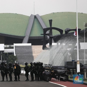 Batal ke Istana Jokowi, Mahasiswa Mulai Berdatangan ke DPR