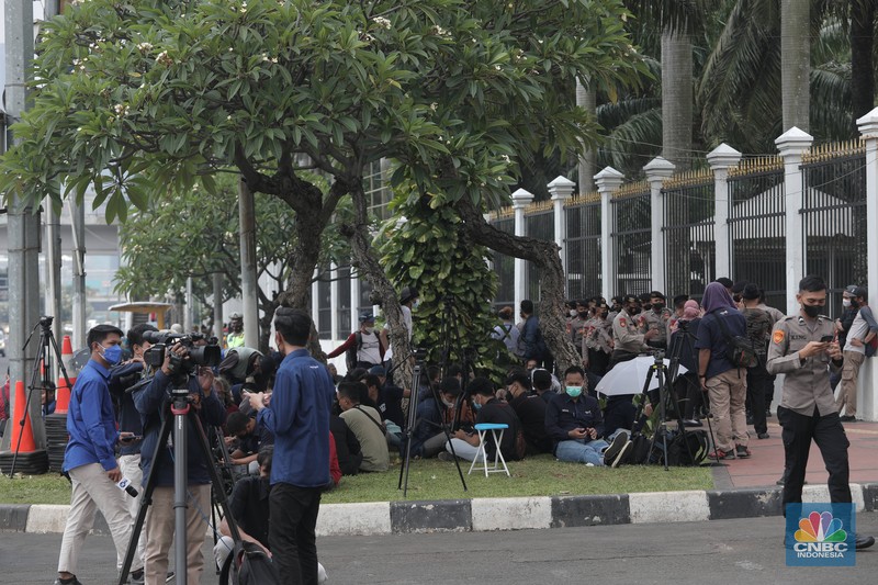 Suasana DPR Jelang Aksi Demo BEM SI, Senin (11/4/2022). (CNBC Indonesia/ Muhammad Sabki)