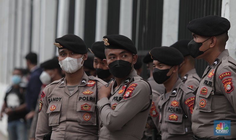 Suasana DPR Jelang Aksi Demo BEM SI, Senin (11/4/2022). (CNBC Indonesia/ Muhammad Sabki)