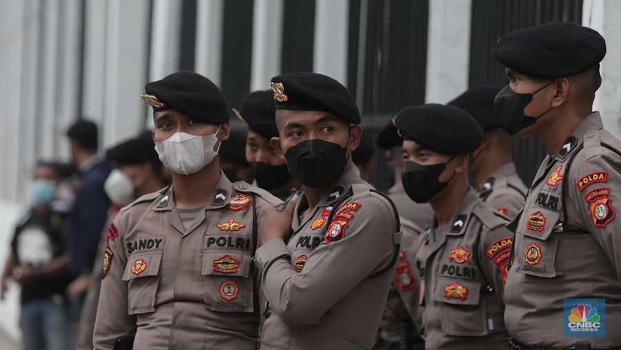 Suasana DPR Jelang Aksi Demo BEM SI, Senin (11/4/2022). (CNBC Indonesia/ Muhammad Sabki)