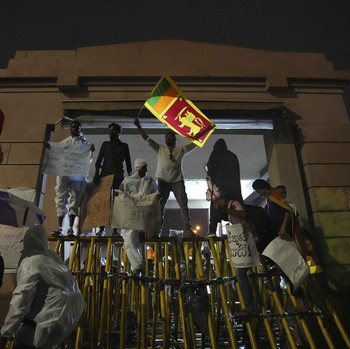 Ekonomi Ambruk, Kantor Presiden Digeruduk Massa di Sri Lanka