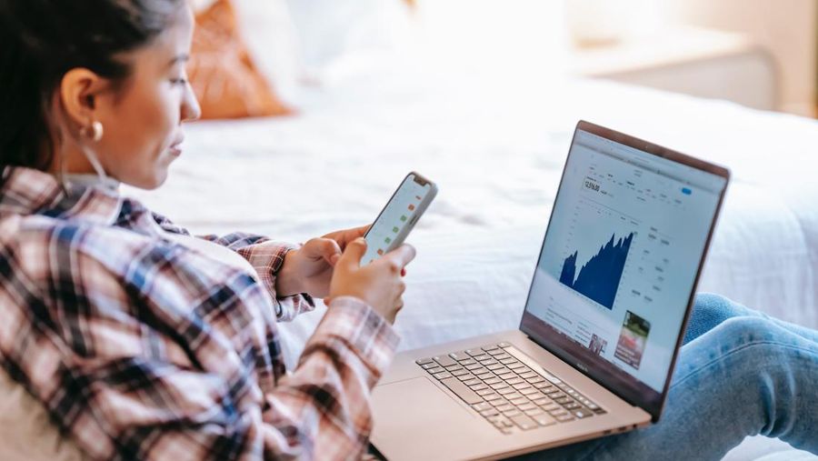 Ilustrasi Investasi (Photo by Liza Summer via pexels)