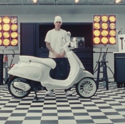 Wajah Justin Bieber Lumpuh, Benarkah Karena Vaksin Covid?