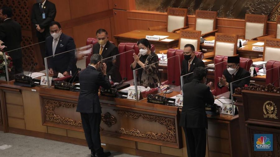 Laporan Komisi XI atas hasil Uji Kelayakan (fit and proper test) terhadap Calon Anggota Dewan Komisioner Otoritas Jasa Keuangan Periode 2022-2027. (CNBC Indonesia. Muhammad Sabki)
