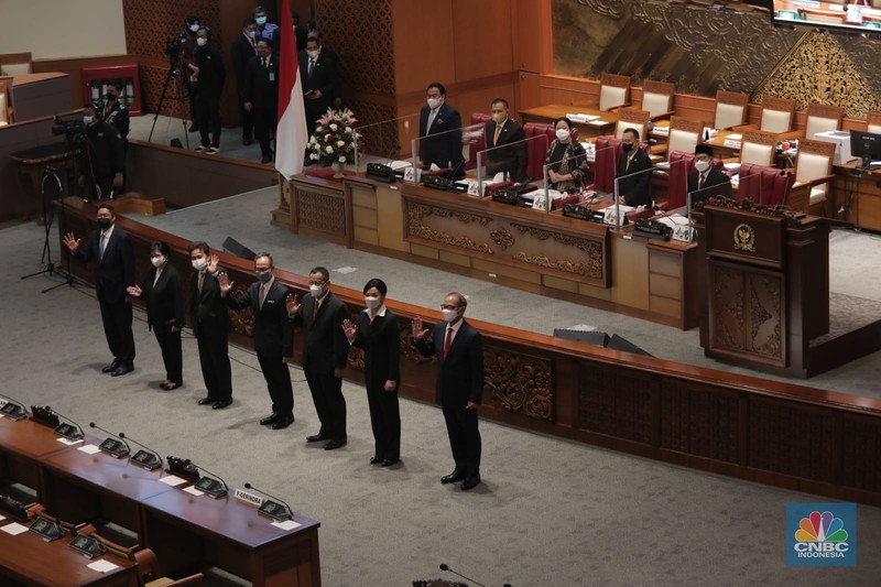 Laporan Komisi XI atas hasil Uji Kelayakan (fit and proper test) terhadap Calon Anggota Dewan Komisioner Otoritas Jasa Keuangan Periode 2022-2027. (CNBC Indonesia. Muhammad Sabki)