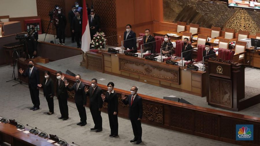 Laporan Komisi XI atas hasil Uji Kelayakan (fit and proper test) terhadap Calon Anggota Dewan Komisioner Otoritas Jasa Keuangan Periode 2022-2027. (CNBC Indonesia. Muhammad Sabki)