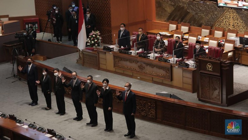 Laporan Komisi XI atas hasil Uji Kelayakan (fit and proper test) terhadap Calon Anggota Dewan Komisioner Otoritas Jasa Keuangan Periode 2022-2027. (CNBC Indonesia. Muhammad Sabki)