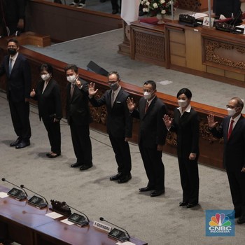 Momen Demi Momen DPR RI Sahkan DK OJK Periode 2022-2027
