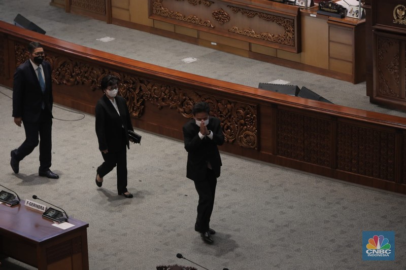 Laporan Komisi XI atas hasil Uji Kelayakan (fit and proper test) terhadap Calon Anggota Dewan Komisioner Otoritas Jasa Keuangan Periode 2022-2027. Laporan Komisi XI atas hasil Uji Kelayakan (fit and proper test) terhadap Calon Anggota Dewan Komisioner Otoritas Jasa Keuangan Periode 2022-2027. (CNBC Indonesia. Muhammad Sabki)