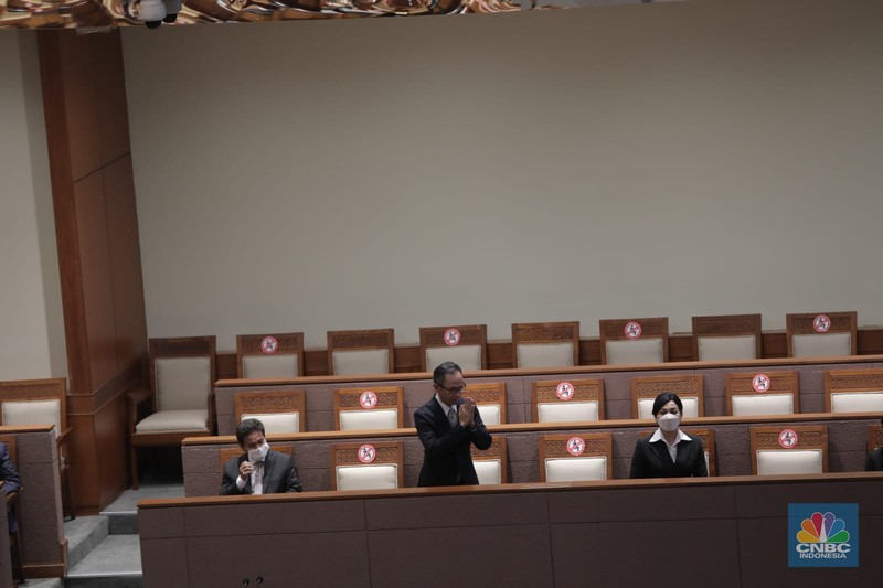Laporan Komisi XI atas hasil Uji Kelayakan (fit and proper test) terhadap Calon Anggota Dewan Komisioner Otoritas Jasa Keuangan Periode 2022-2027. Laporan Komisi XI atas hasil Uji Kelayakan (fit and proper test) terhadap Calon Anggota Dewan Komisioner Otoritas Jasa Keuangan Periode 2022-2027. (CNBC Indonesia. Muhammad Sabki)