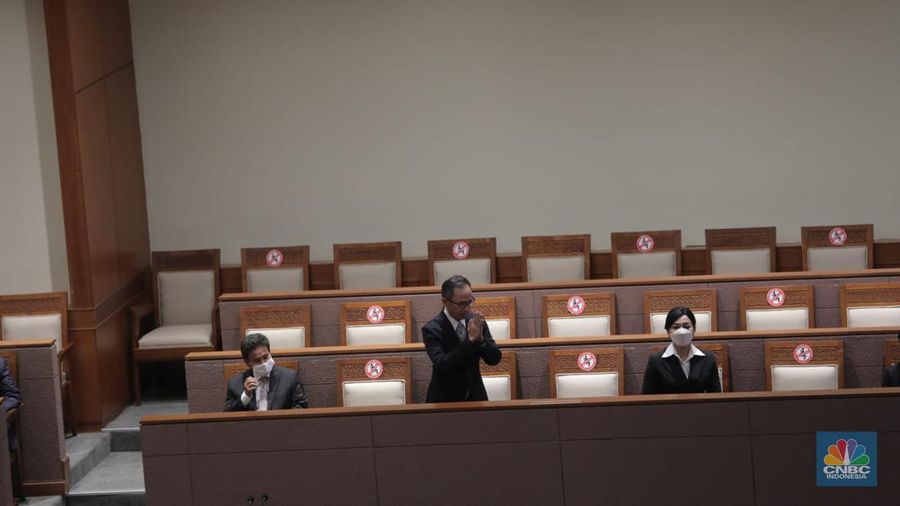 Laporan Komisi XI atas hasil Uji Kelayakan (fit and proper test) terhadap Calon Anggota Dewan Komisioner Otoritas Jasa Keuangan Periode 2022-2027. (CNBC Indonesia. Muhammad Sabki)