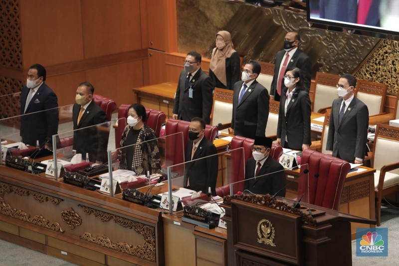 Laporan Komisi XI atas hasil Uji Kelayakan (fit and proper test) terhadap Calon Anggota Dewan Komisioner Otoritas Jasa Keuangan Periode 2022-2027. Laporan Komisi XI atas hasil Uji Kelayakan (fit and proper test) terhadap Calon Anggota Dewan Komisioner Otoritas Jasa Keuangan Periode 2022-2027. (CNBC Indonesia. Muhammad Sabki)