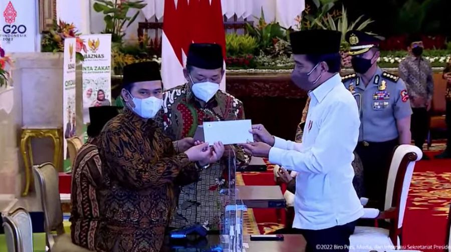 Presiden Joko Widodo Melakukan Penyerahan Zakat kepada Badan Amil Zakat Nasional Tahun 2022. (Tangkapan Layar via Youtube Sekretariat Presiden)