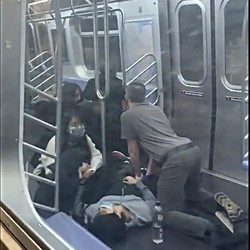 Horor Penembakan di Kereta New York, Ini Kronologi & Faktanya