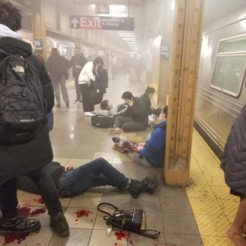 Mencekam, Ini Potret Penembakan Kereta Bawah Tanah New York