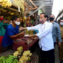 Wow! 9 Tahun Menjabat, Jokowi Gelontorkan Rp 3.319 T Buat Bansos