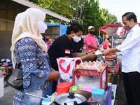 Jokowi Bagi BLT Rp11,2 T di Masa Kampanye, Ini Penjelasan Sri Mulyani