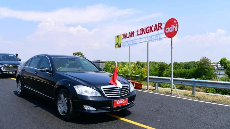 Presiden Joko Widodo meresmikan Jalan Lingkar Brebes-Tegal di Jembatan Kaligangsa, Kabupaten Brebes, Provinsi Jawa Tengah, pada Rabu, 13 April 2022.  (Foto: Muchlis Jr - Biro Pers Sekretariat Presiden)