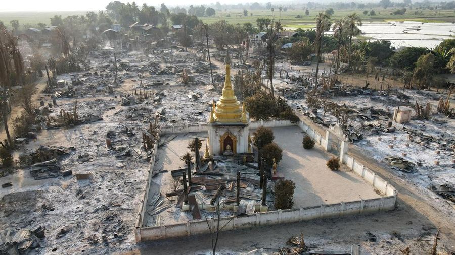 Foto udara desa Bin di Kotapraja Mingin di wilayah Sagaing setelah penduduk desa mengatakan desa itu dibakar oleh militer Myanmar, di Myanmar, Kamis (3/2/2022). (REUTERS/Stringer)