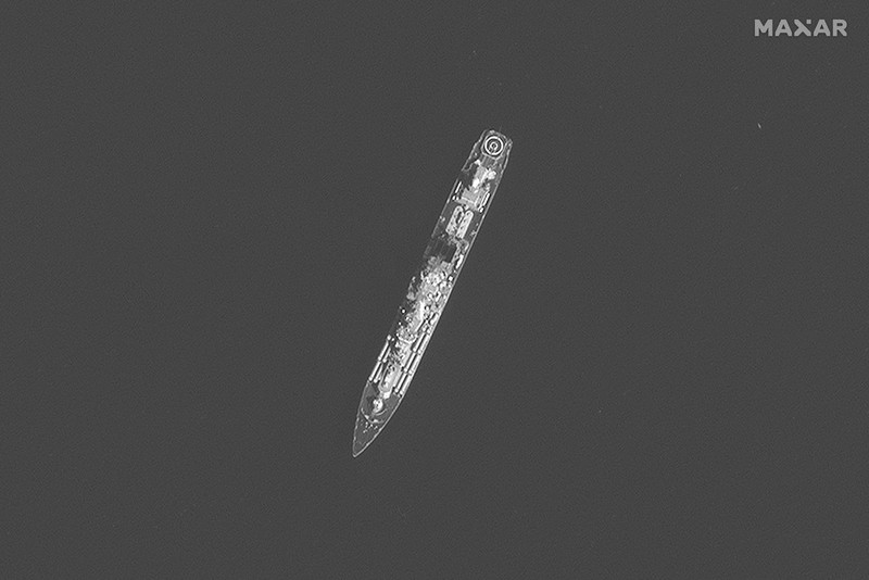 kapal penjelajah rudal Angkatan Laut Rusia Moskva di pelabuhan, di Sevastopol, Krimea Gambar satelit menunjukkan kapal penjelajah rudal Angkatan Laut Rusia Moskva di pelabuhan, di Sevastopol, Krimea, Kamis (7/4/2022). (Satellite image 2022 Maxar Technologies/Handout via REUTERS)