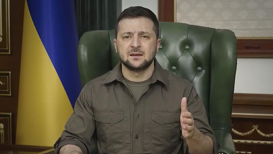 Presiden Ukraina Volodymyr Zelensky berbicara dari Kyiv, Ukraina, pada hari Senin (21/3/2022). (Ukrainian Presidential Press Office via AP)