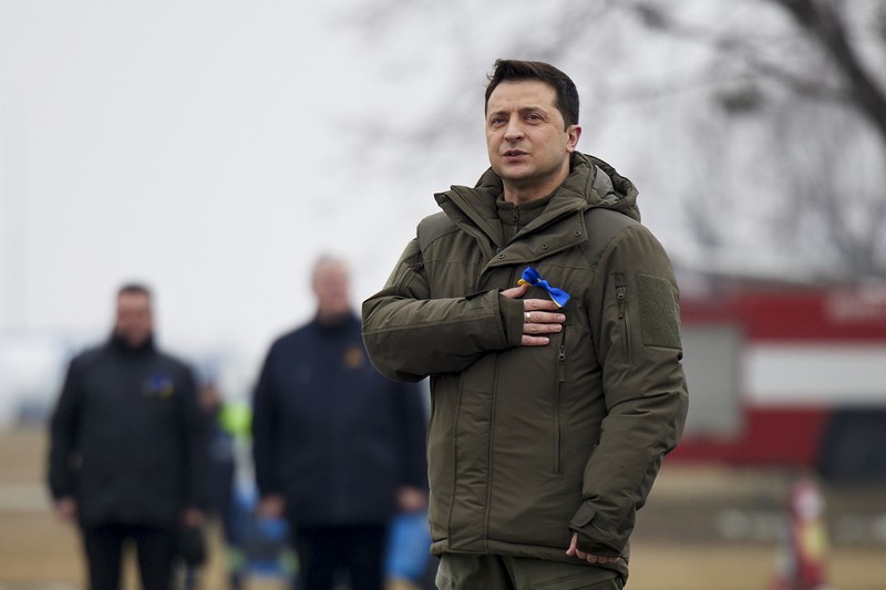 Presiden Ukraina Volodymyr Zelensky berbicara selama konferensi media di KTT Kemitraan Timur di Brussels, Rabu (15/12/20221).  (Johanna Geron/ Pool Photo via AP)