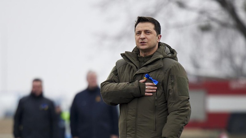 Presiden Ukraina Volodymyr Zelensky berbicara selama konferensi media di KTT Kemitraan Timur di Brussels, Rabu (15/12/20221).  (Johanna Geron/ Pool Photo via AP)