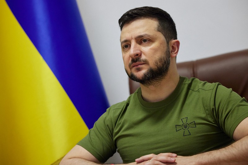 Presiden Ukraina Volodymyr Zelensky Presiden Ukraina Volodymyr Zelensky berbicara selama konferensi media di KTT Kemitraan Timur di Brussels, Rabu (15/12/20221). (Johanna Geron/ Pool Photo via AP)
