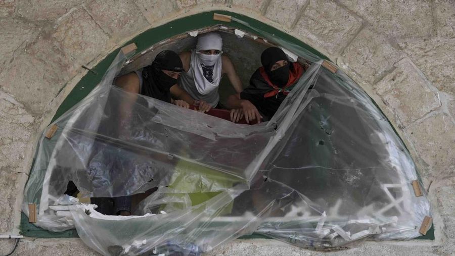 Palestinians clash with Israeli security forces at the Al Aqsa Mosque compound in Jerusalem's Old City Friday, April 15, 2022. (AP Photo/Mahmoud Illean)
