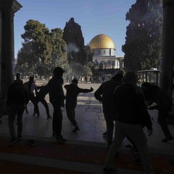 Jelang Lebaran, Bentrokan Kembali Terjadi di Masjid Al-Aqsa