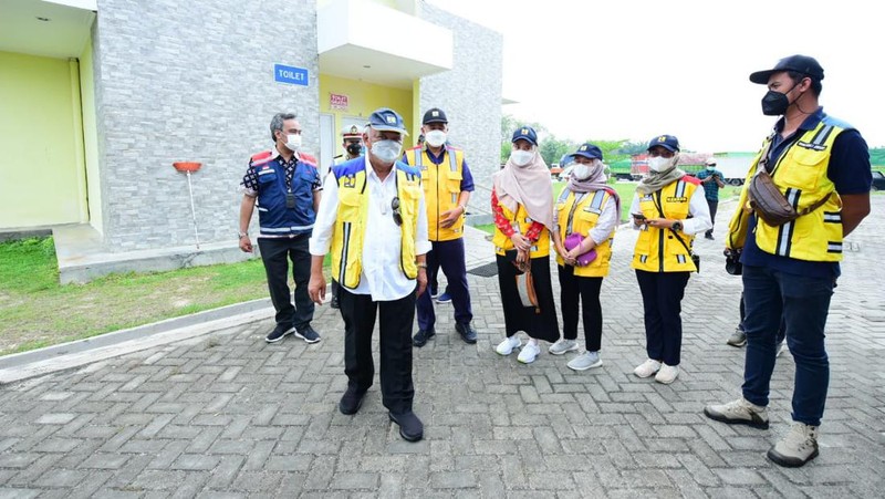 Menteri Pekerjaan Umum dan Perumahan Rakyat (PUPR) Basuki Hadimuljono memanfaatkan waktu libur nasional Hari Wafat Isa Al-Masih, Jumat (15/4/2022) dengan meninjau Jalan Tol Trans Sumatera ruas Tol Lampung hingga Palembang. (Dok: PUPR)