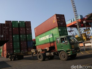 Biaya dan Waktu Angkut Logistik di Pelabuhan Berkurang, Ini Buktinya